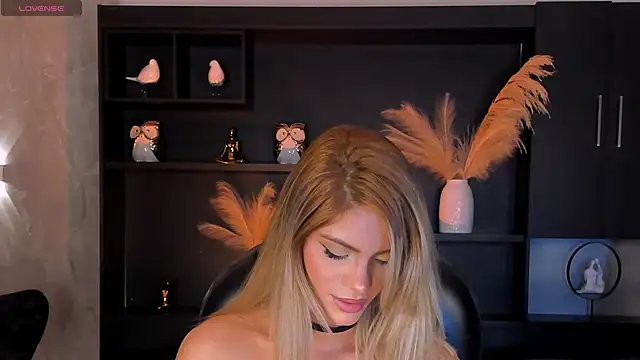 KyomiVelvet online show from February 6, 7:39 pm