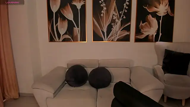 IsabellaMorettiX online show from May 15, 4:27 am