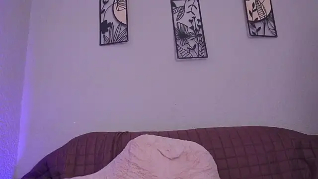 loveegirll1 online show from May 21, 3:48 am