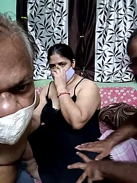 HoneyHush online show from March 1, 5:56 pm