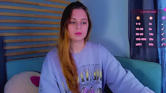 Alice Wanderr online show from April 9, 4:15 am