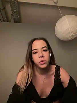 JulietSugar online show from April 8, 9:06 pm