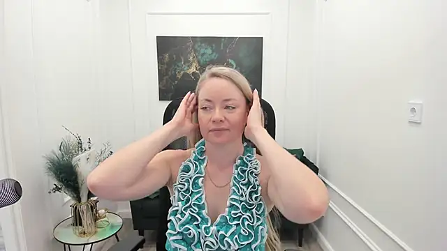 CharlotteKerti online show from May 23, 11:41 am