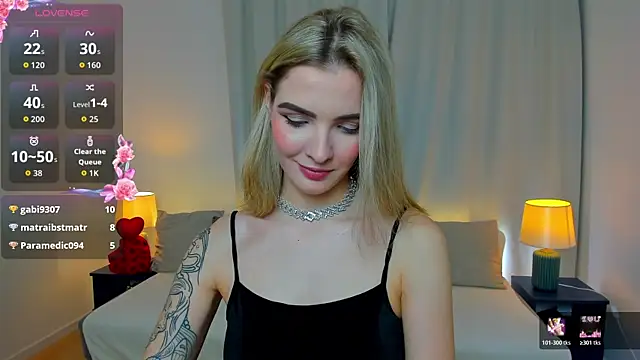 SinLuna  online show from February 19, 9:02 pm