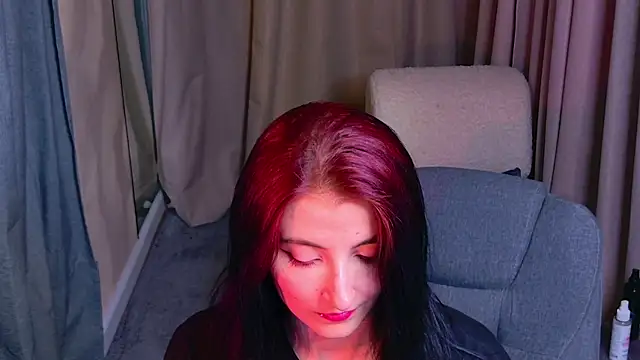 NicoleLuxe online show from May 12, 6:25 pm