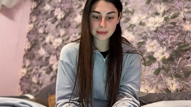 LiluMartiznir online show from April 8, 7:27 pm