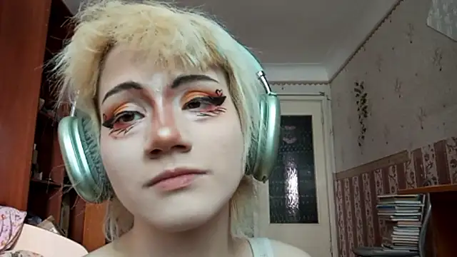 KathernSaulters online show from March 23, 8:31 am