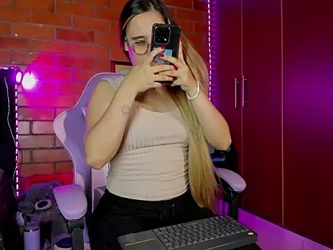 cristalprincess  online show from May 15, 5:22 am