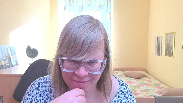 Emma Eclipsee online show from February 19, 11:10 am