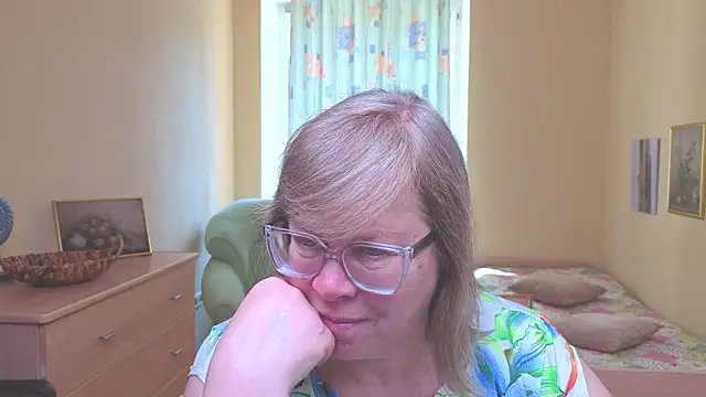 Emma Eclipsee online show from April 10, 8:31 am