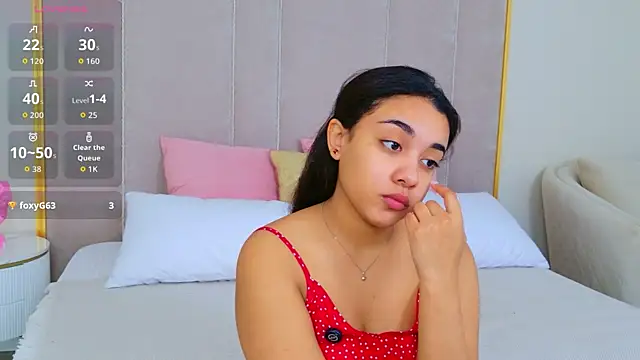 Luna Cortier online show from May 12, 5:48 am