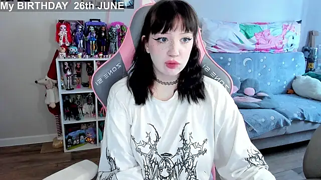 MollysLand online show from June 22, 9:06 am