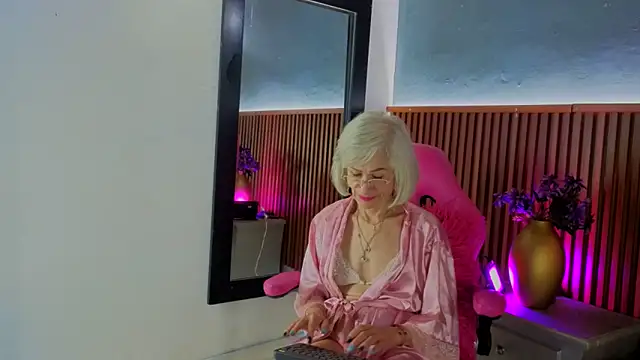 miss monserrate01 online show from May 28, 1:31 pm