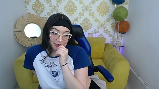 ALISS M  online show from March 5, 8:37 pm