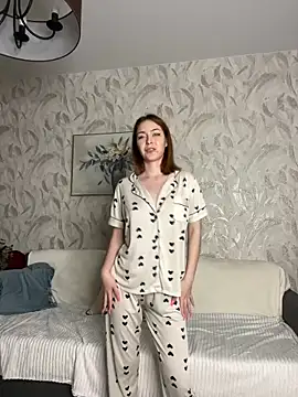 LynaFrost online show from May 11, 4:04 pm