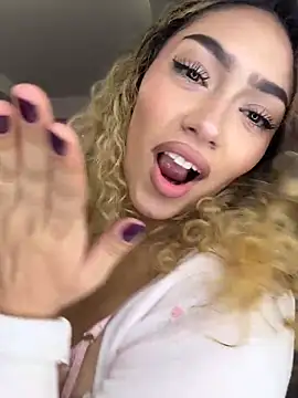 Maddy Beluci online show from April 11, 12:06 am