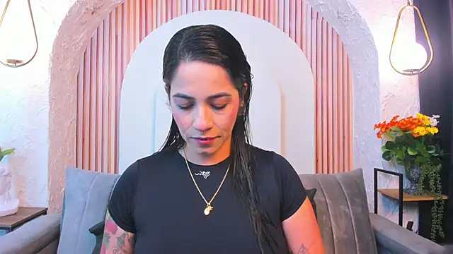 violet scott  online show from May 25, 10:14 am