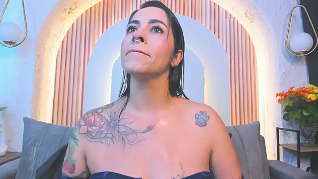 violet scott  online show from May 19, 10:22 am