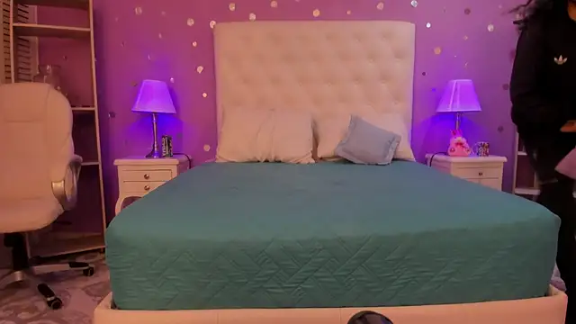 Goldentemptation  online show from March 12, 8:00 pm