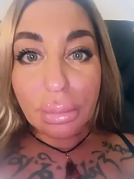 MiaMooly online show from November 1, 5:06 pm