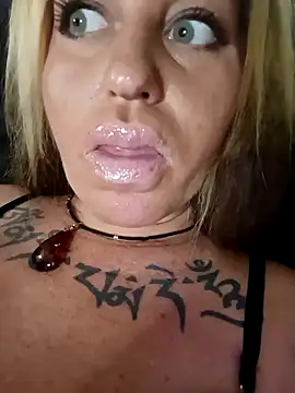 MiaMooly online show from September 18, 7:01 pm