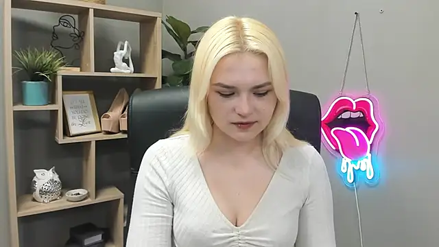 SweetLilyxo online show from May 14, 6:30 am