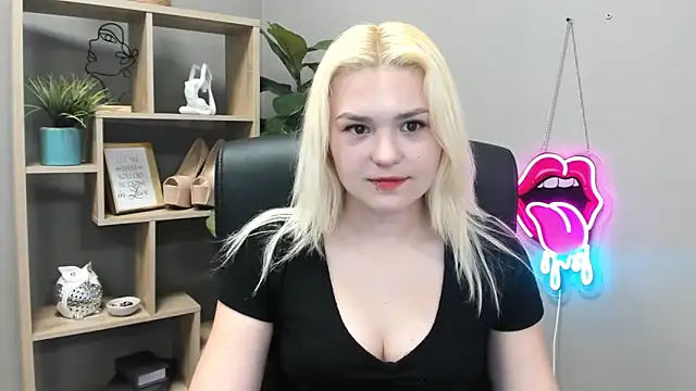 SweetLilyxo online show from May 15, 6:38 am