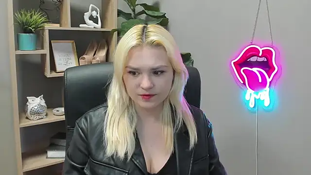 SweetLilyxo online show from April 7, 6:26 am