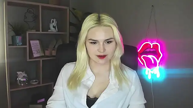 SweetLilyxo online show from May 5, 1:36 pm