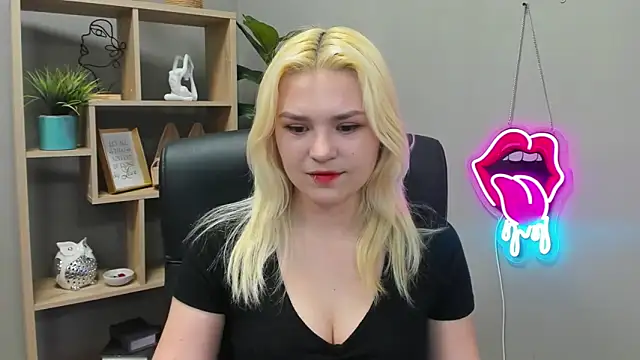 SweetLilyxo online show from May 7, 6:28 am
