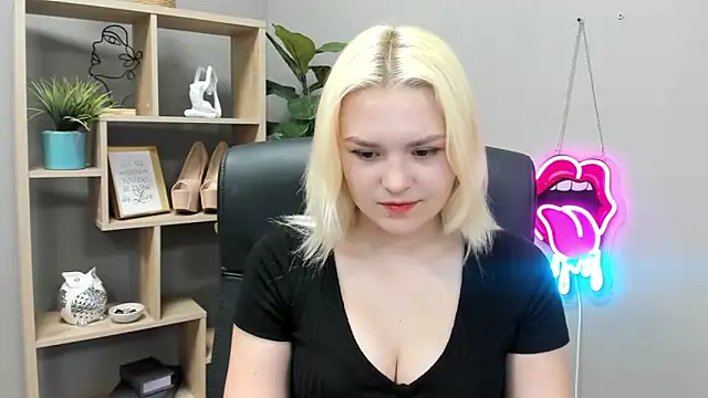 SweetLilyxo online show from May 21, 6:33 am