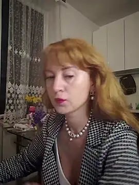 LanaBananaa  online show from April 3, 11:47 pm