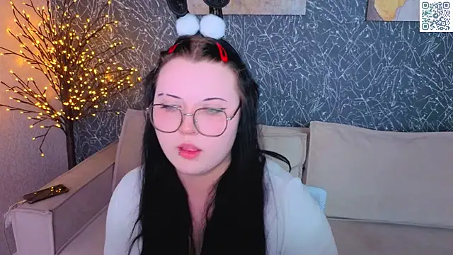 Kira G0ld online show from May 5, 8:50 am
