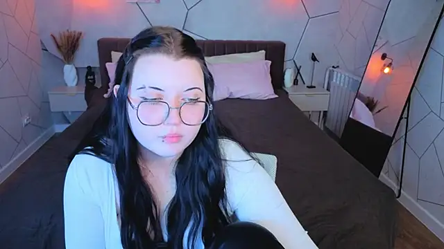 Kira G0ld online show from May 27, 9:17 am