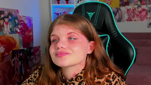 ChloeHalses online show from May 20, 5:10 pm