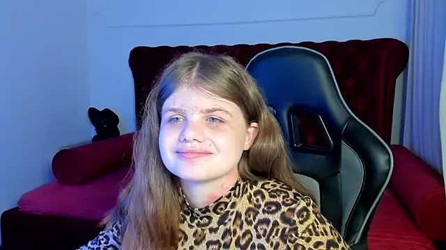 ChloeHalses online show from May 8, 5:05 pm