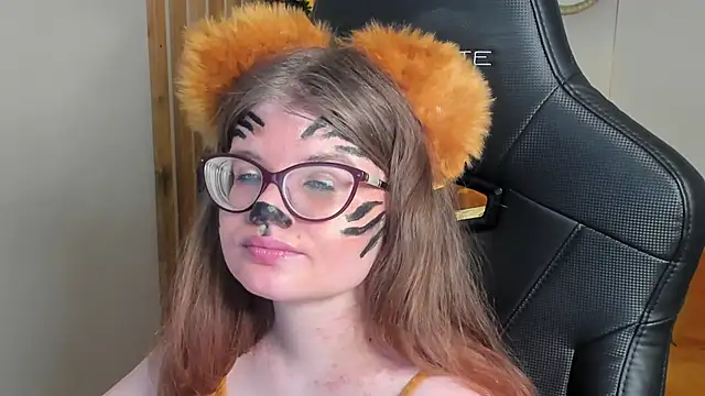 ChloeHalses online show from February 10, 6:44 pm