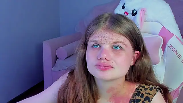 ChloeHalses online show from May 5, 5:05 pm