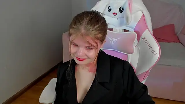ChloeHalses online show from May 22, 5:22 pm