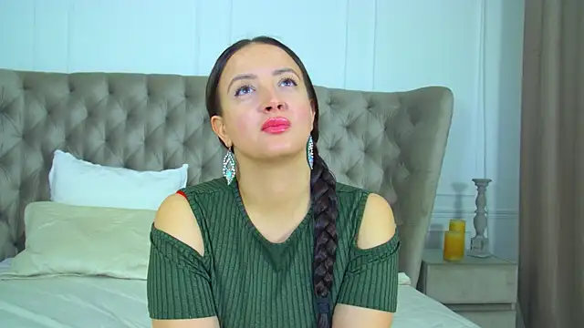 ElinaBellucci online show from April 3, 4:32 am