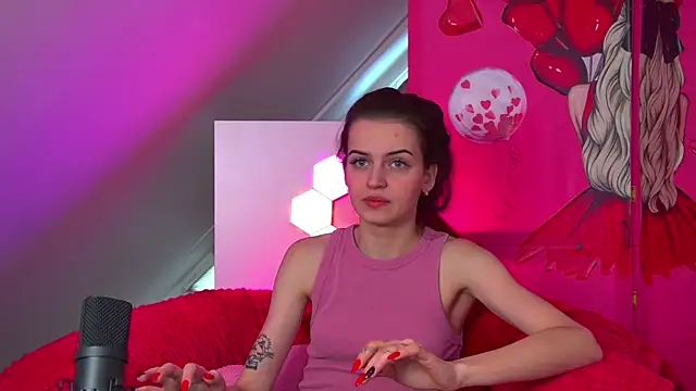 BellaBriggs online show from February 14, 7:10 am