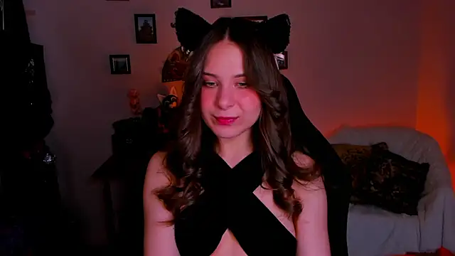 LanaLovely online show from May 7, 6:28 am