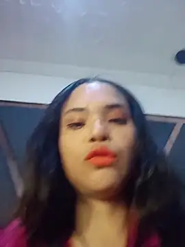 Maggyx online show from May 18, 2:12 pm