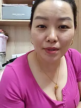 Jennie dogy online show from May 25, 1:32 pm