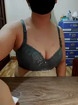 LiilyZi online show from May 21, 7:23 pm