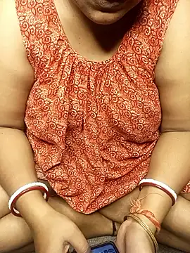 R Queen online show from May 4, 5:33 am