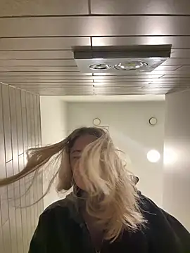 blonde exe online show from March 9, 1:36 pm