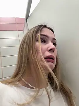 blonde exe online show from May 6, 3:27 pm