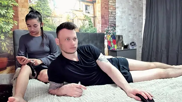  littleangie  online show from May 8, 3:43 am