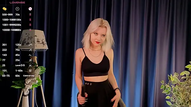 GoldenLenarz online show from May 2, 11:24 am
